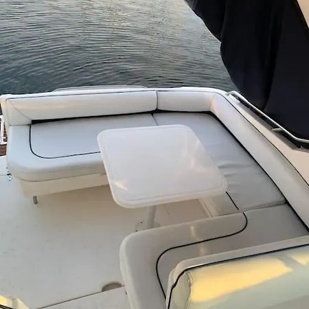 Barco Con Parking Y Duchas Gratuitas