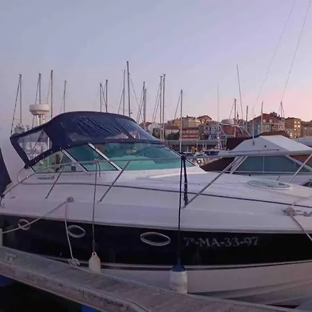 Barco Con Parking Y Duchas Gratuitas ספינת מלון *