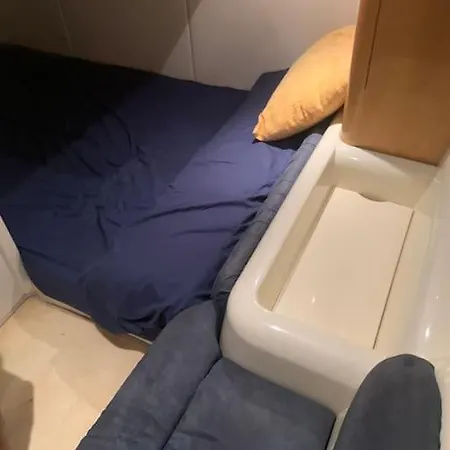 Barco Con Parking Y Duchas Gratuitas *