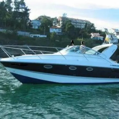 Barco Con Parking Y Duchas Gratuitas Sanxenxo