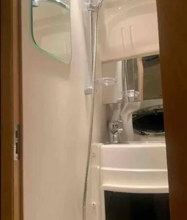 Barco Con Parking Y Duchas Gratuitas Botel *