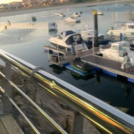 Barco Con Parking Y Duchas Gratuitas Botel Sanxenxo