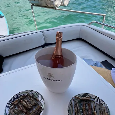 Botel Barco Con Parking Y Duchas Gratuitas *