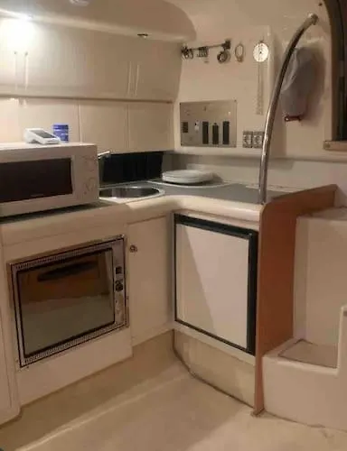 Barco Con Parking Y Duchas Gratuitas Botel *