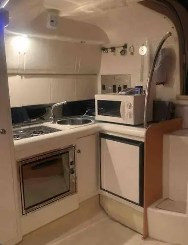 Botel Barco Con Parking Y Duchas Gratuitas *