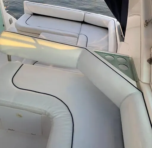 Barco Con Parking Y Duchas Gratuitas Botel