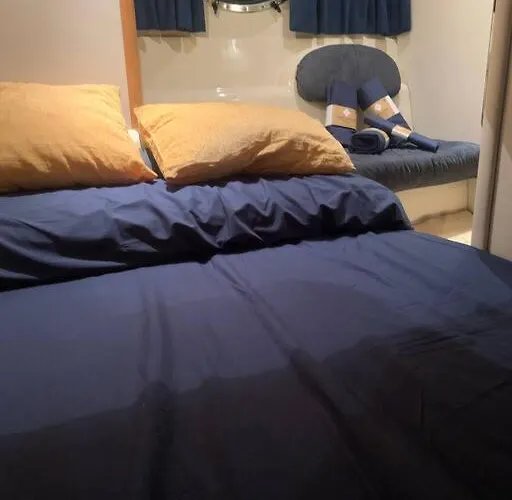 Barco Con Parking Y Duchas Gratuitas Botel *