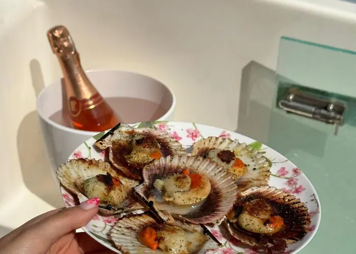 Barco Con Parking Y Duchas Gratuitas Botel