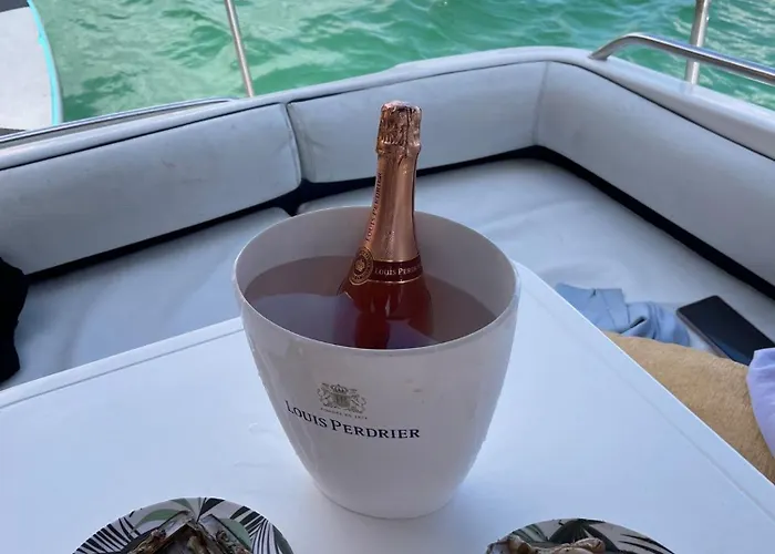 Botel Barco Con Parking Y Duchas Gratuitas *